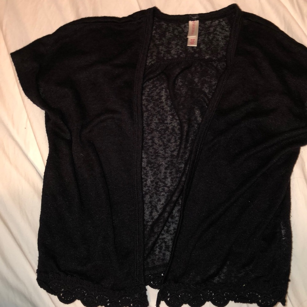 Girls black shorts sleeve sweater/Shrug